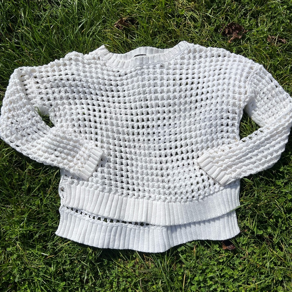 Express chunky crochet sweater. High Low cropped. White Size M